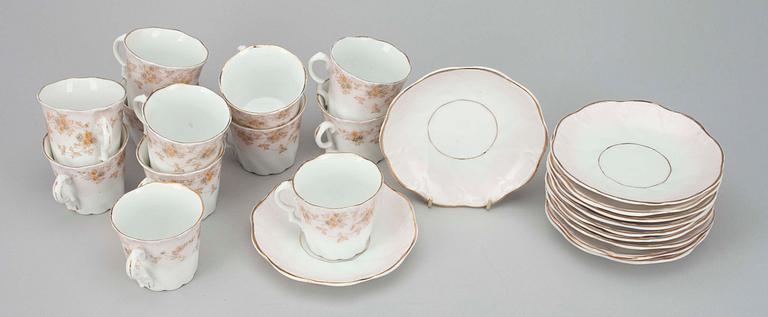 KAFFEKOPPAR, 12 st, porslin, möjligen Ryssland, 1800-talets senare hälft.