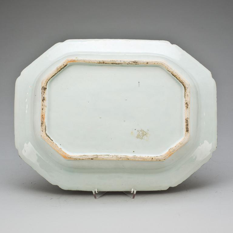 TERRINFAT, porslin, Kina, Qianlong (1736-95).