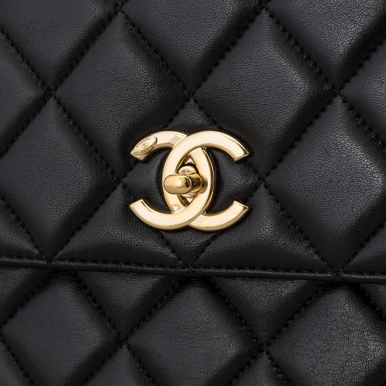 A bag by Chanel, "Grand sac à rabat avec poignée" 2017.