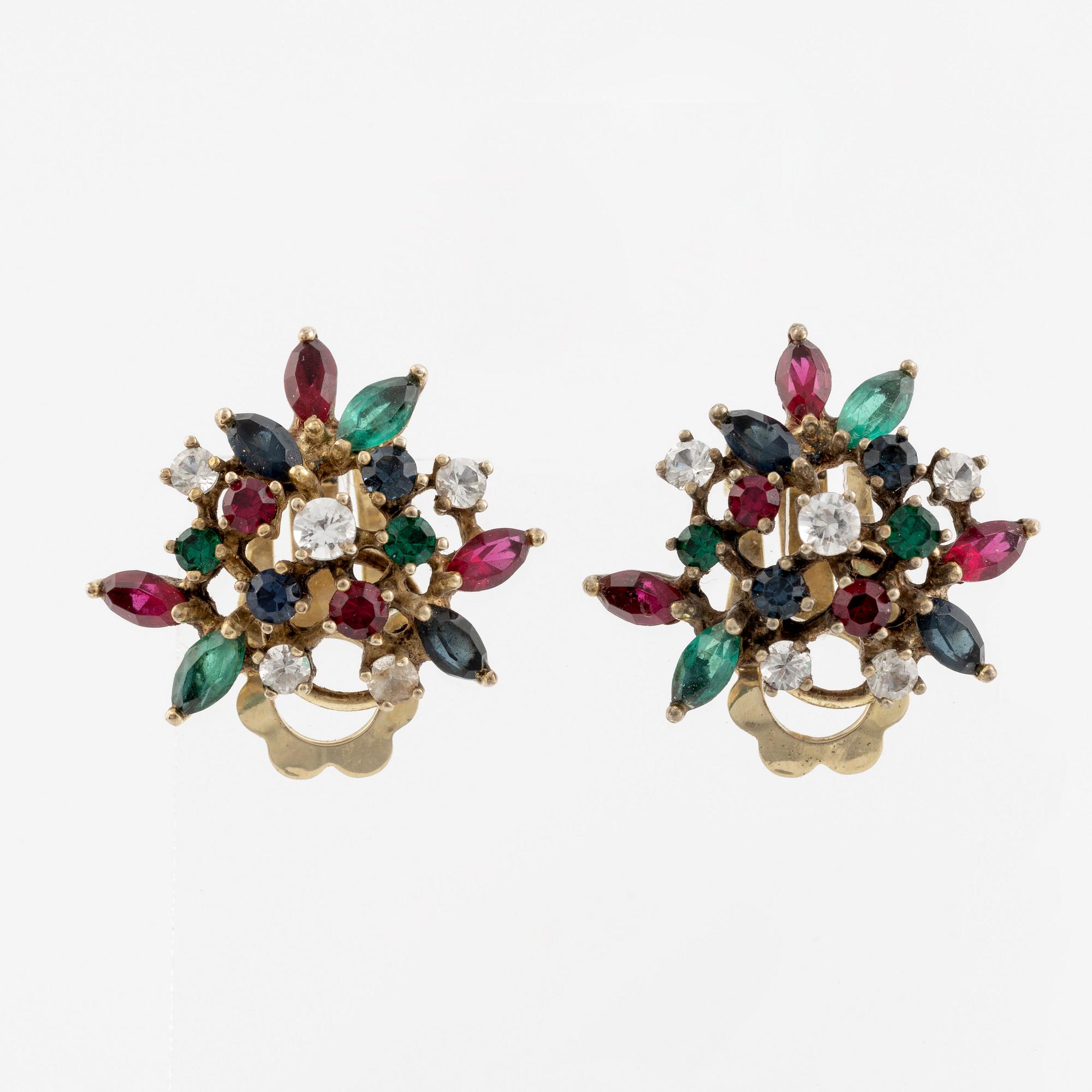 Costume jewellery earrings with paste.