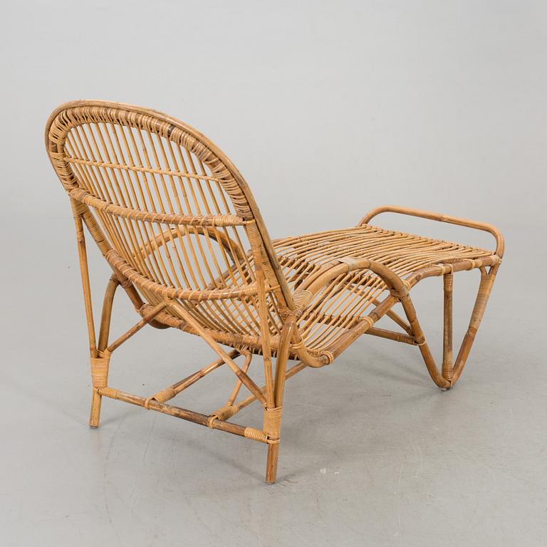 SOLSTOL/VILFÅTÖLJ, rotting, 1900-tal. Dyna medföljer.