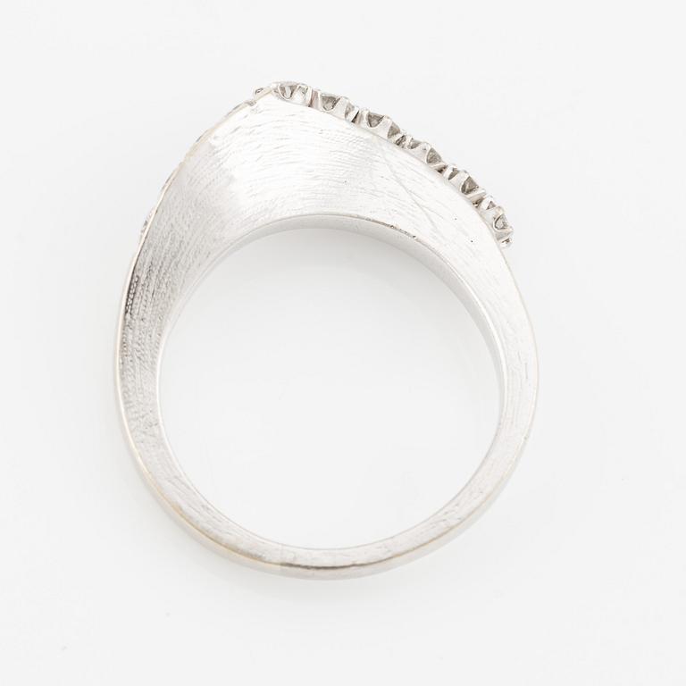 Ring W.A Bolin, design Barbro Littmarck, 18K vitguld med briljantslipade diamanter.