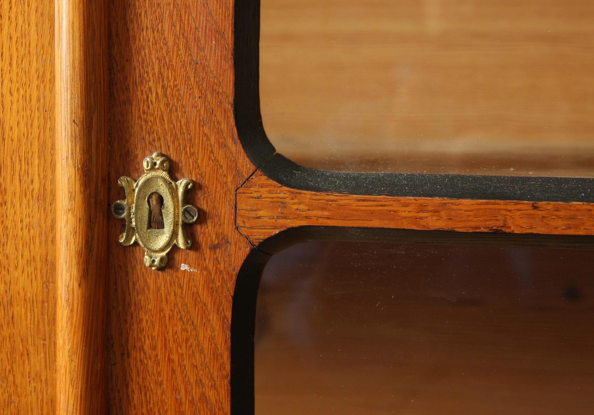 BOKSKÅP, omkring 1900.