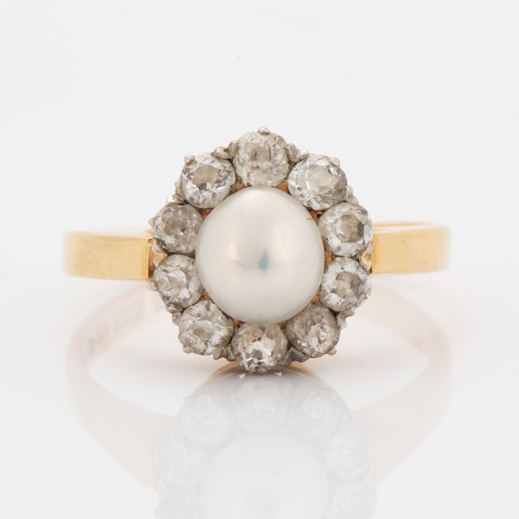 Sormus, 18K kultaa, viljelty helmi ja
vanhahiottuja timantteja.