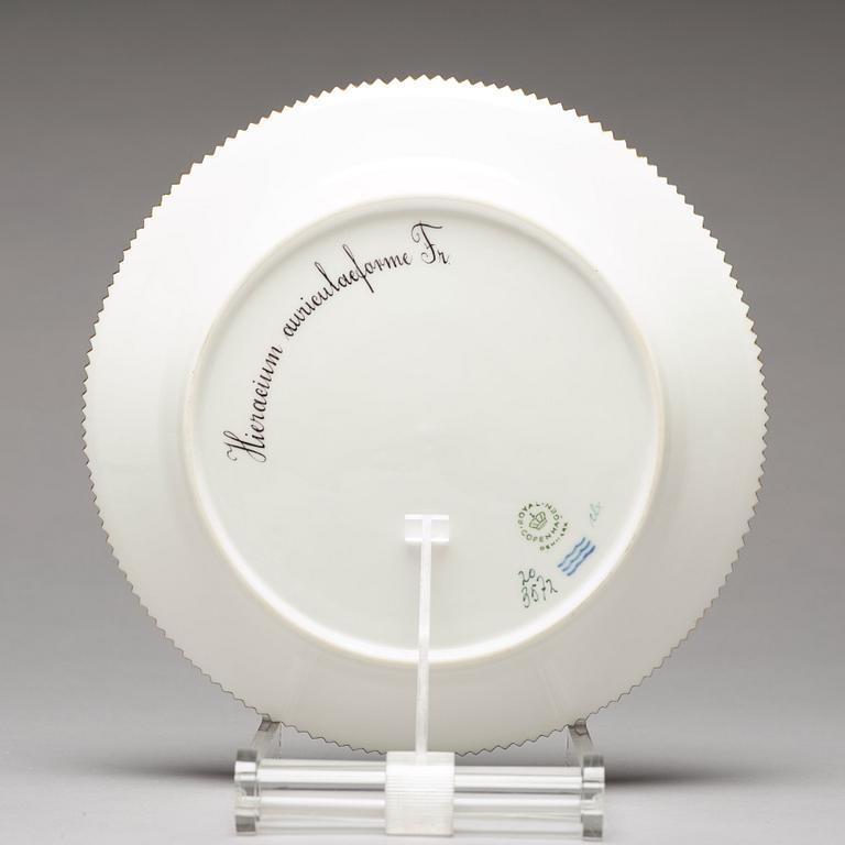 LUNCHTALLRIKAR, 12 stycken (6+6), porslin. "Flora Danica", Royal Copenhagen, Danmark, 1900-tal.