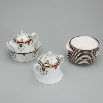 TESERVIS, 13 delar, porslin, Kuznetsov, Jugend, Ryssland, omkr år 1900-.