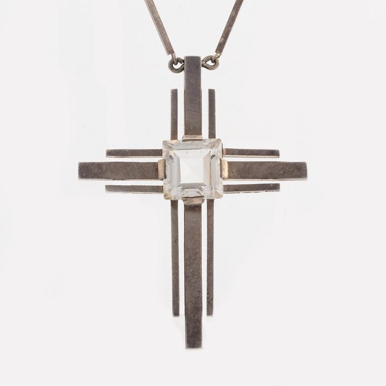 Hängsmycke, kors samt ring, Stigbert, silver med bergkristall.