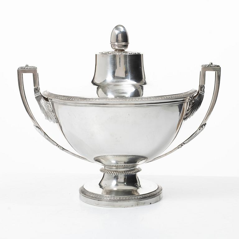 A Swiss silver tureen with lid, mark of Bossard & Sohn, 20th Century.