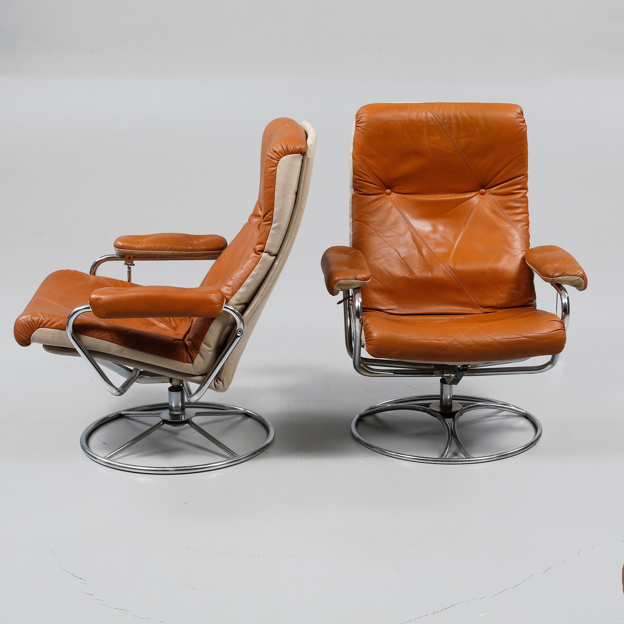 FÅTÖLJER, ett par, samt FOTPALL, 1900-talets andra hälft.