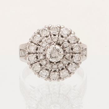 An 18K white gold ring/cocktail ring with round brilliant-cut diamonds, Petterssons Eftr Juvelerar Ab Joh Stockholm 1945.