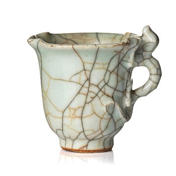 1290. A ge-glazed sacrificial cup, Qing dynasty, 18/19th century.