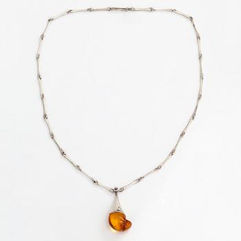 Poul Havgaard, A sterling silver and amber neckalce "Fearless". Lapponia.