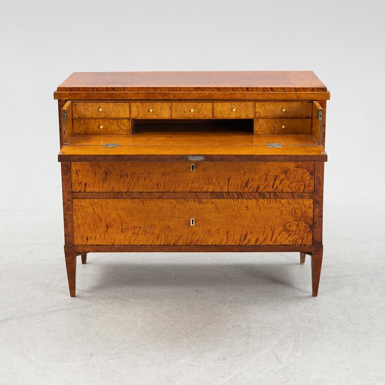 A birch veneered chest of drawers, 19th Century.