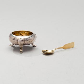 A SET WITH SIX SALTCELLARS AND SPOONS, St:Petersburg ca 1900, Aron Lydikain.