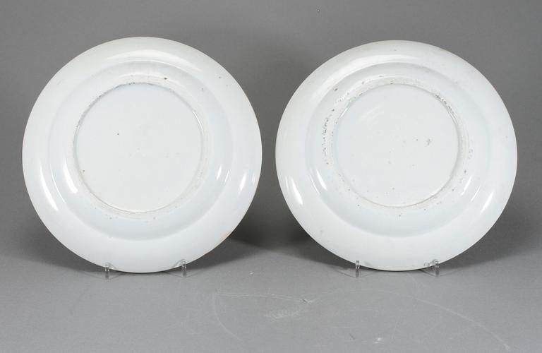 TALLRIKAR, 2 st, porslin, Kina, 1800-talets andra hälft.