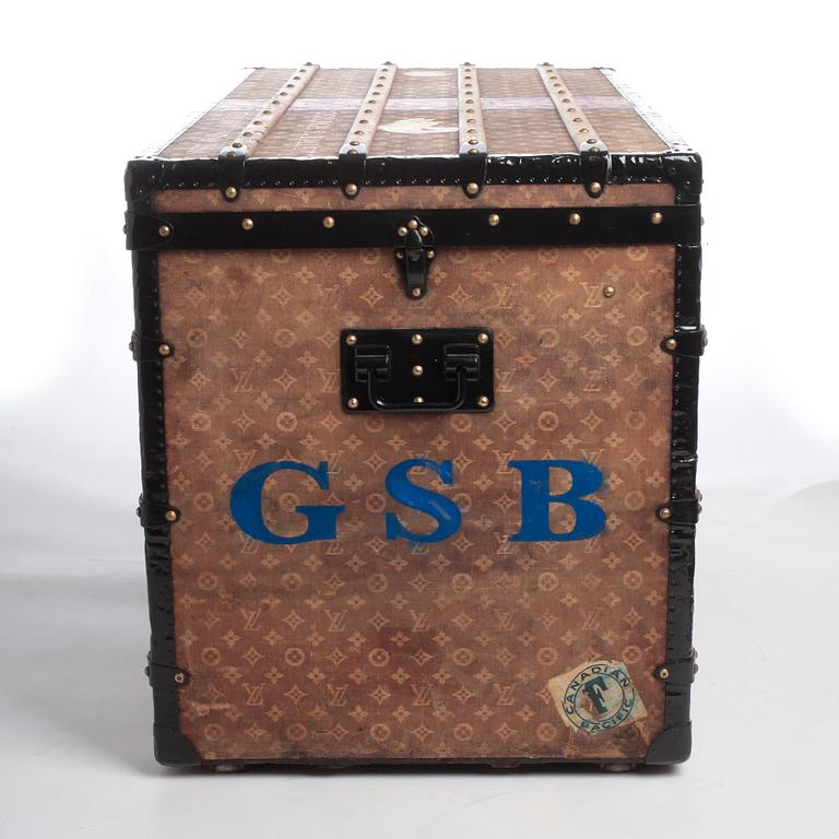 LOUIS VUITTON, a Monogram canvas trunk, late 19th/early 20th century.