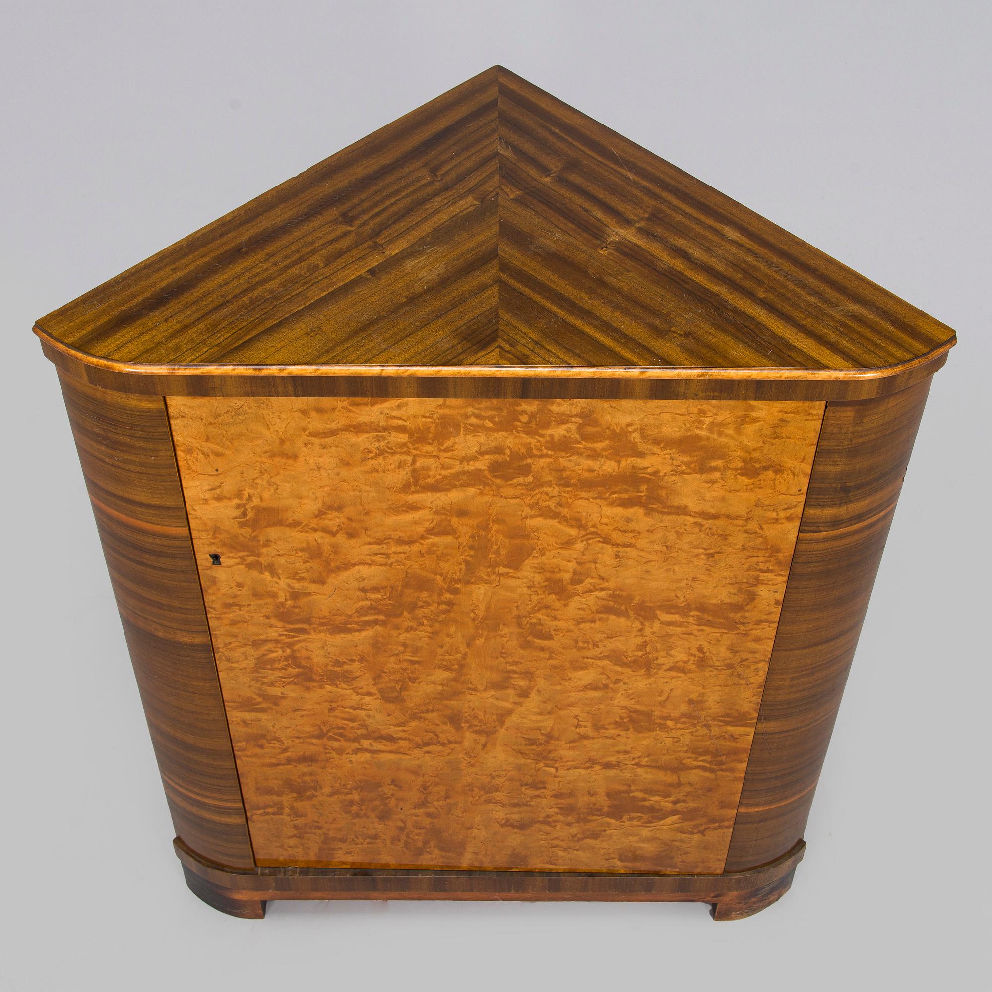Baarikaappi, 1930-luku.
