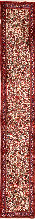 Rug Northwest Persian gallery old/semi-antique approx. 470x84 cm.