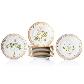 366. A set of 12 Royal Copenhagen 'Flora Danica' dinner plates, Denmark, 20th Century.