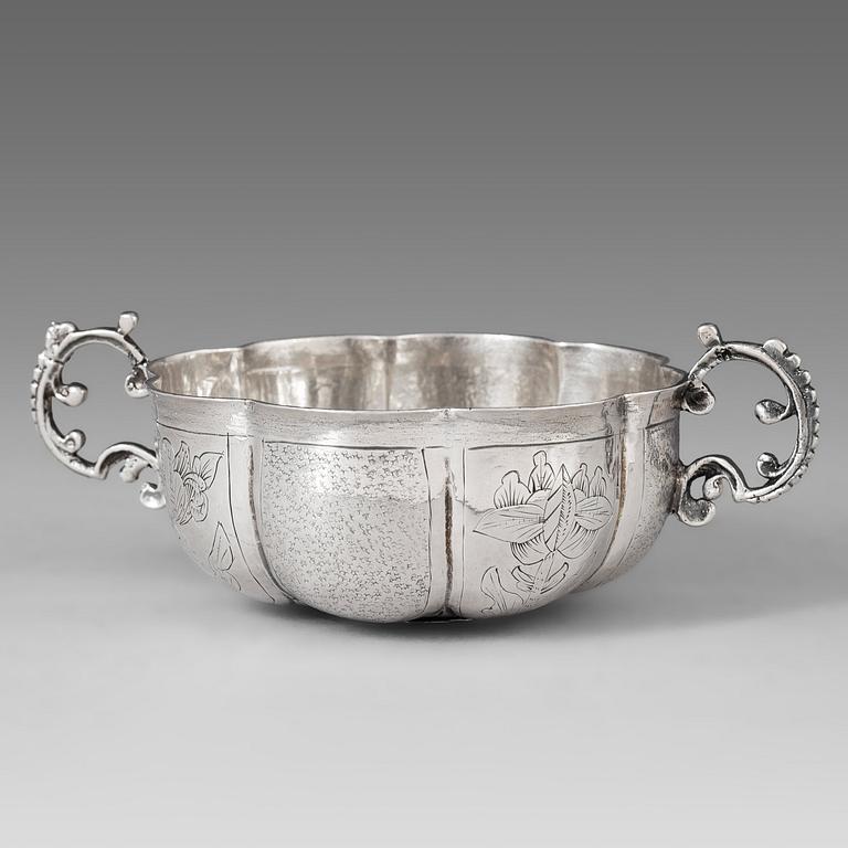 Anders Wibeck, brännvinsskål, silver, Borås (verksam -1702-1727(1730)). Barock.