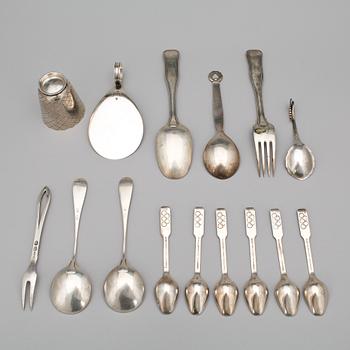 PARTI SILVER, 14 delar, bland annat Sigvard Bernadotte för Georg Jensen, Danmark 1900-tal. Total vikt ca 470 gram.