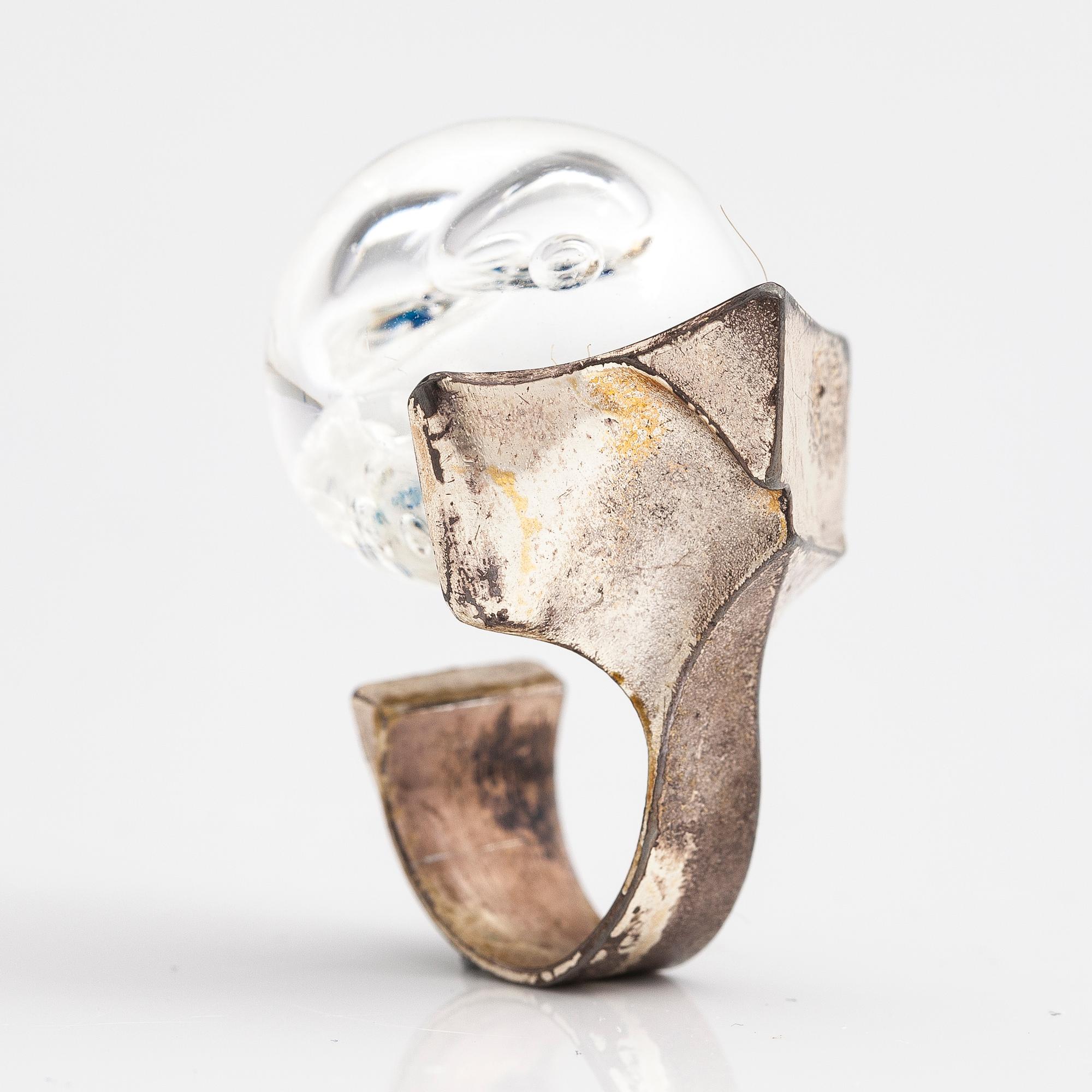 BJÖRN WECKSTRÖM, RING "Förstelnad sjö", sterling silver, akryl. Lapponia 1972.