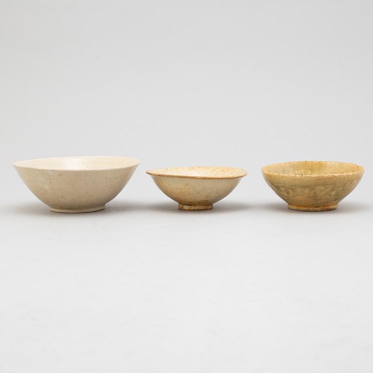 Three ceramic glazed bowls, presumably Yuan/Ming dynasty.