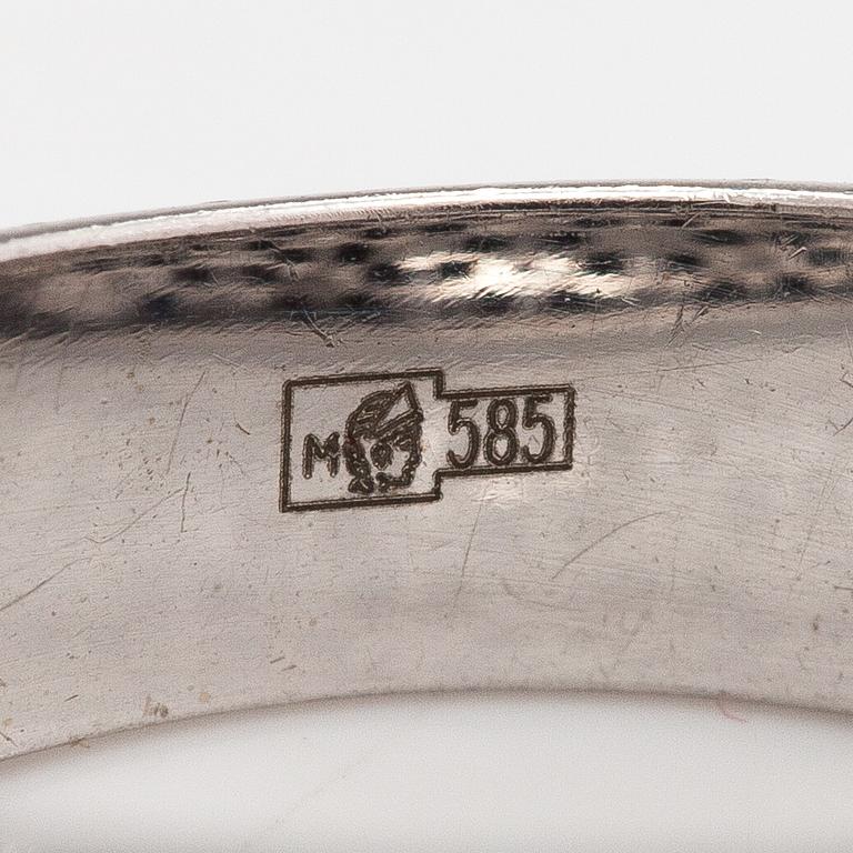 Ring, 14K vitguld, svarta och färglösa diamanter ca 2.20 ct tot. Moskva efter 1994.