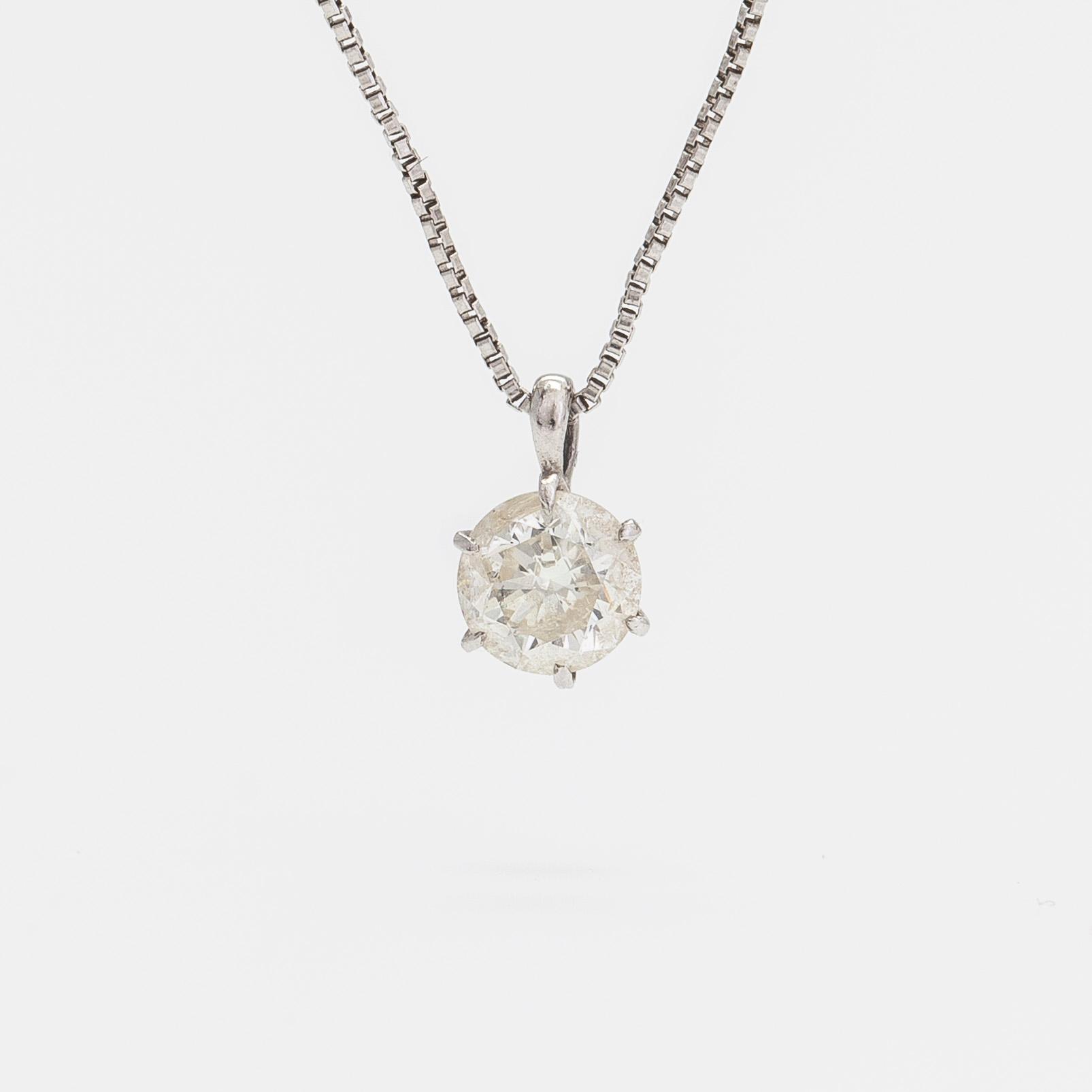 Hänge med kedja, platina och diamant ca 0.329 ct enligt gravyr.