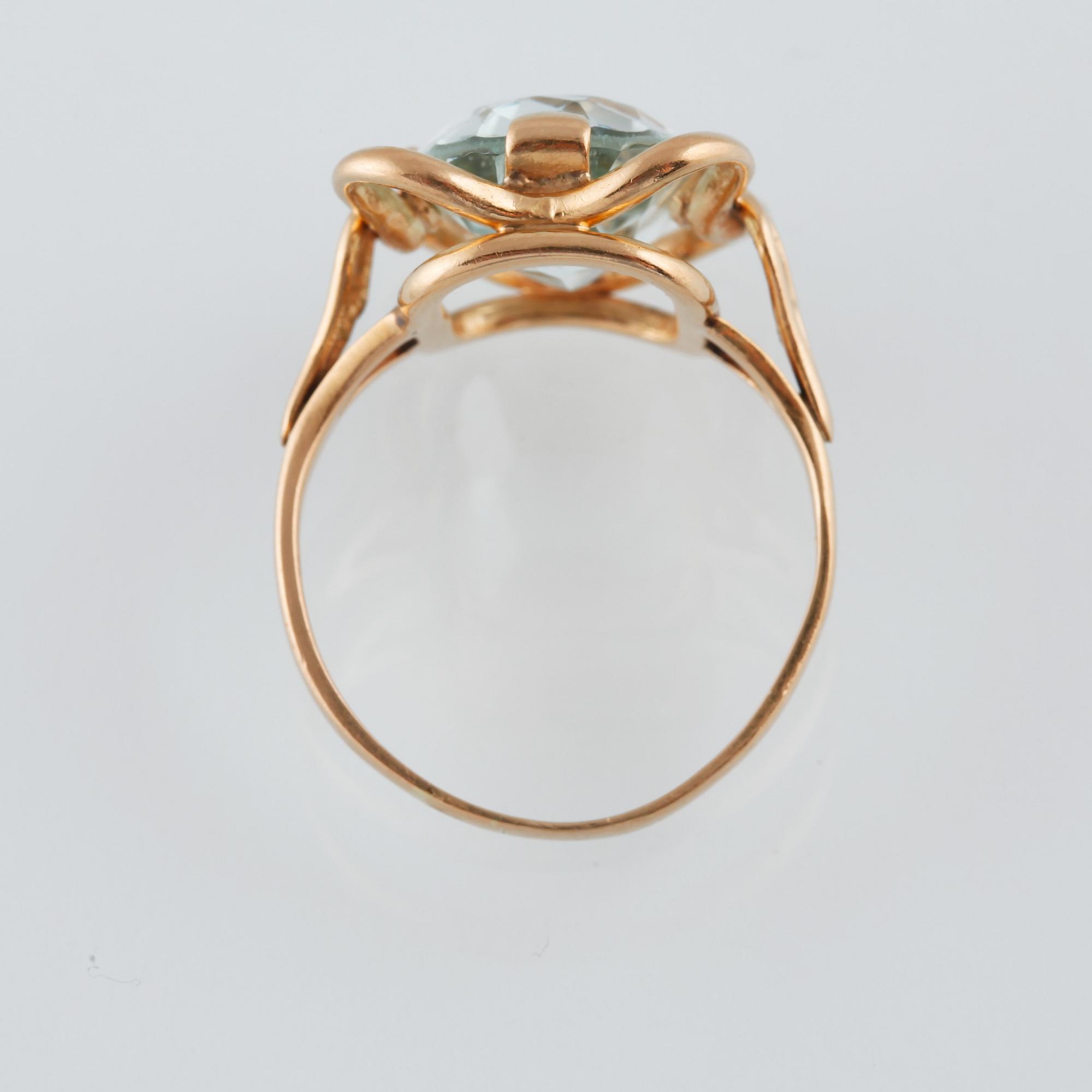 RING, 18K guld med fasettslipad blå pastesten, stämplad WKn, Göteborg. Vikt 5,0 gram.