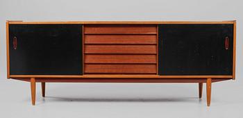 SIDEBOARD, "Trio", Nils Jonsson, Troeds, 1900-talets andra hälft.