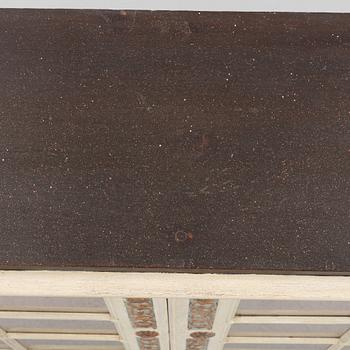 Vitrinskåp, gustaviansk stil, 1900-talets början.