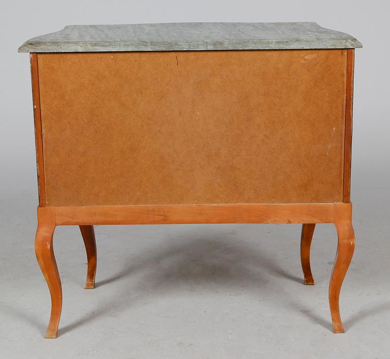 BYRÅ, rokokostil, 1900-talets andra hälft.