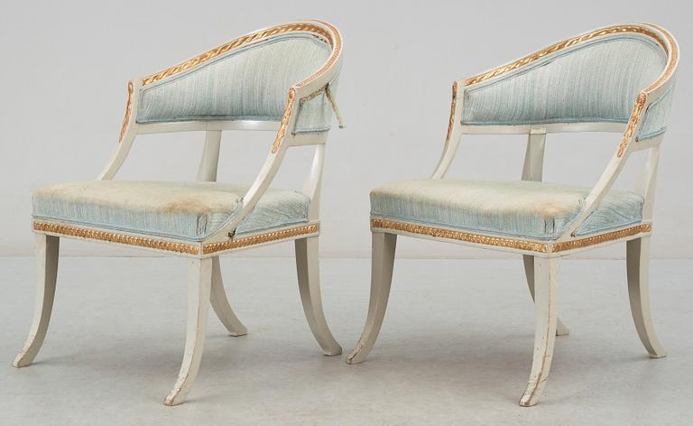 BALJFÅTÖLJER, 2 snarlika, empire resp empirestil, tidigt 1800-tal resp tidigt 1900-tal.