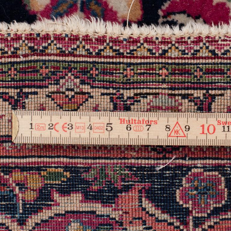 A CARPET, semi-antique Kashan, around 344 x 230 cm.