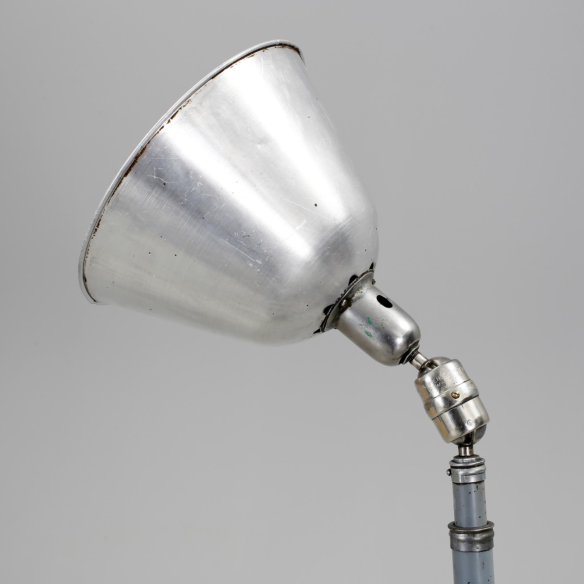 VÄGGLAMPA, "Triplex-pendel", Johan-Petter Johansson, omkring 1900-talets första hälft.