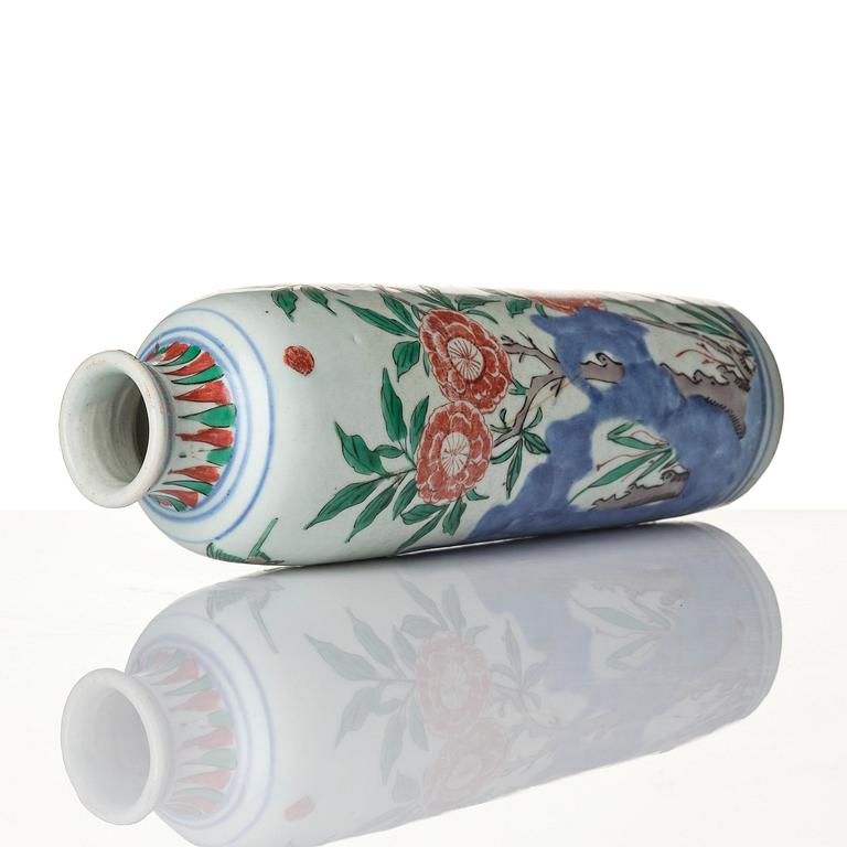 A wucai 'sleeve' vase, Transition, 17th century.