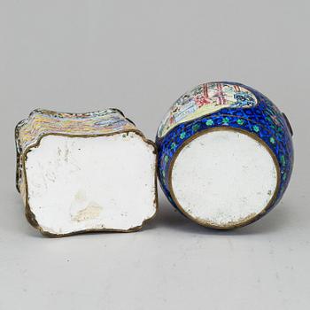 Two Chinese tea caddies with cover, enamel on copper, Qing dynasty, 19th Century.