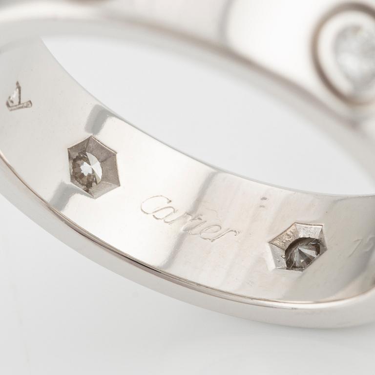 Cartier ring "Love" 18K vitguld med runda briljantslipade diamanter.