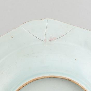 Four (2+2) famille rose export porcelain dishes, Qing dynasty. Qianlong (1736-95).