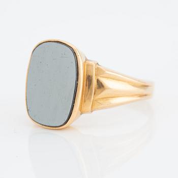 Ring, 18K guld med planslipad onyx.