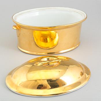 A mixed lot of thirteen pieces porcelain mostly Royal Worcester gold lustre, 20th century.