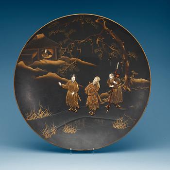 1594. A large Japanese lacquer charger, Meiji (1868-1912).