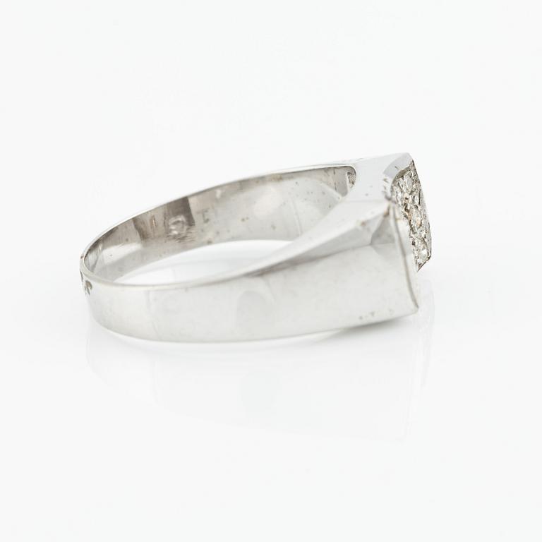 Ring in 18K white gold with single-cut diamonds.