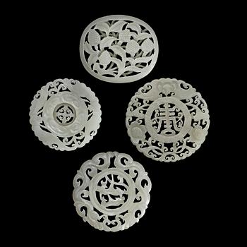 AMULETTER, 4 st, nefrit. Kina 1900-tal.