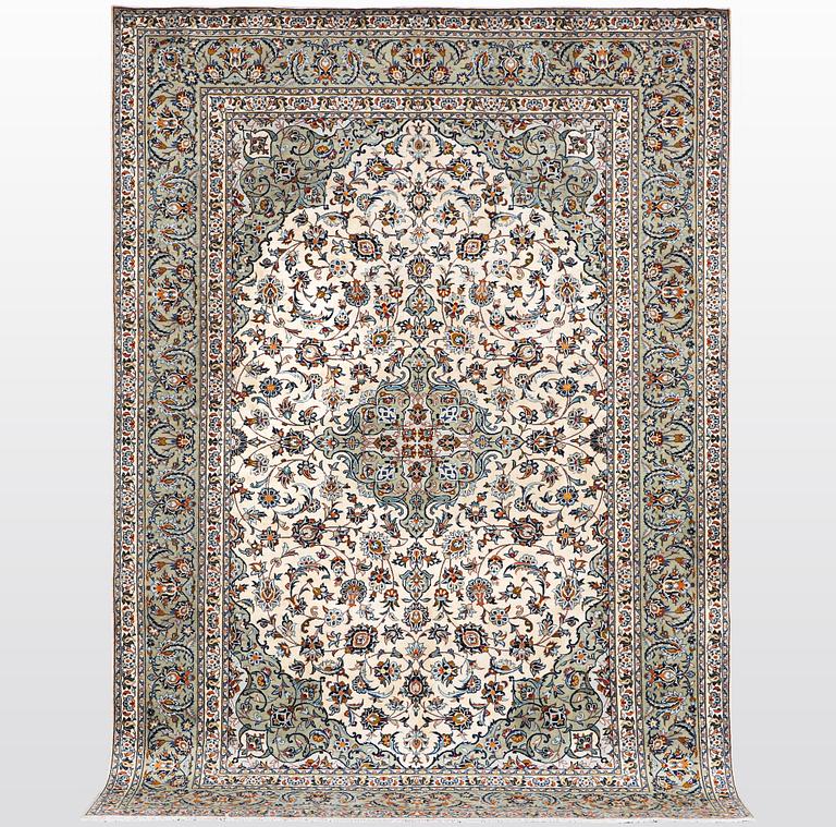 A carpet, Kashan 356 x 240 cm.
