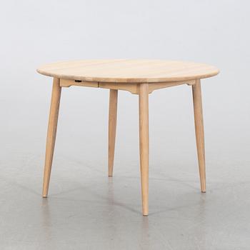 A Haslev Symphony oak dining table 21st century.