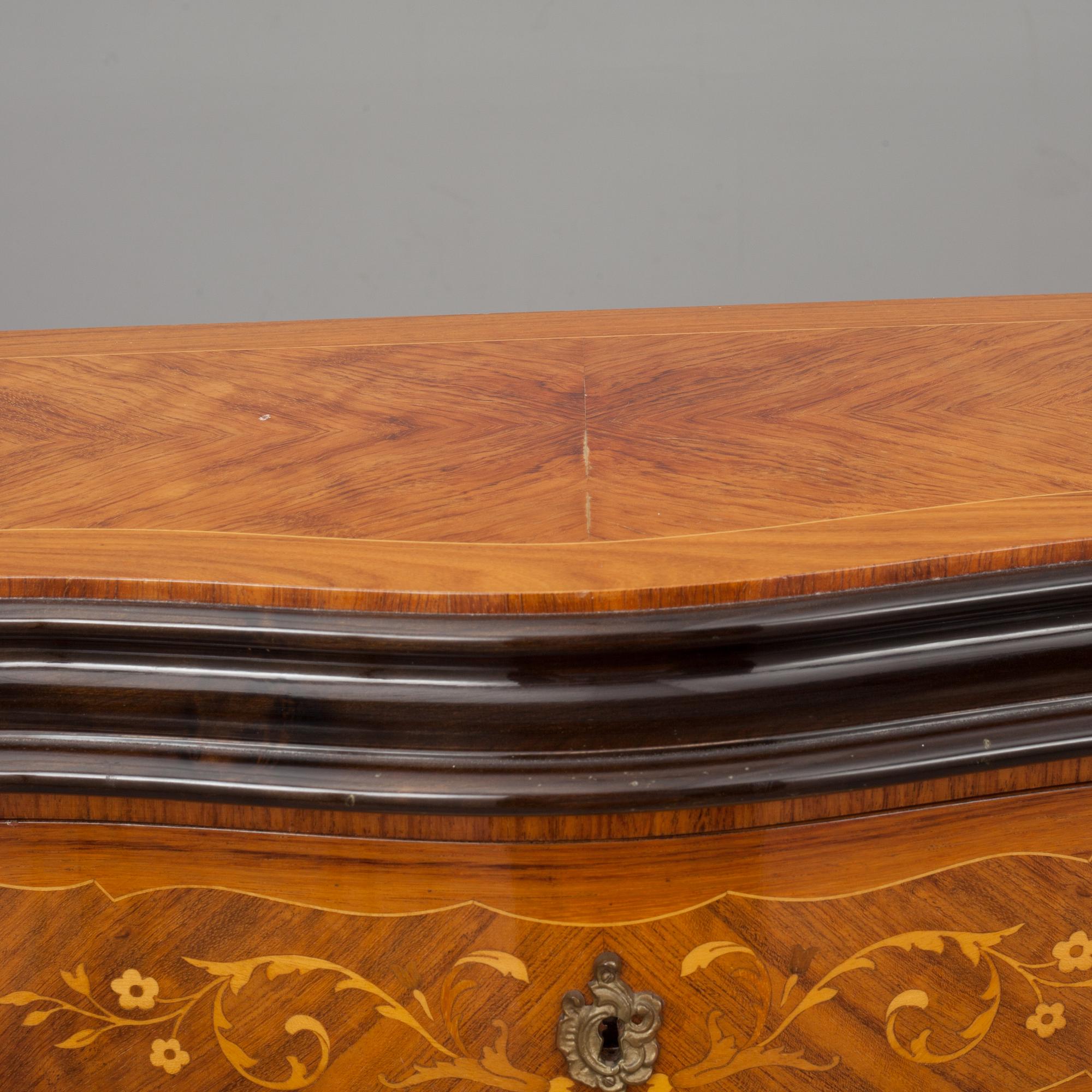 BYRÅ. Louis XV-stil, 1900-talets andra del.