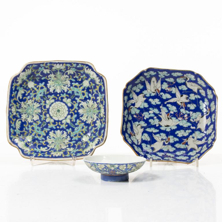 Two enamelled dishes, Qing dynasty, circa 1900.