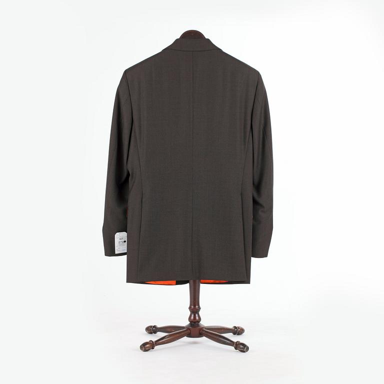 EDUARD DRESSLER, a brown wool suit consisting of jacket and pants. Size 48.